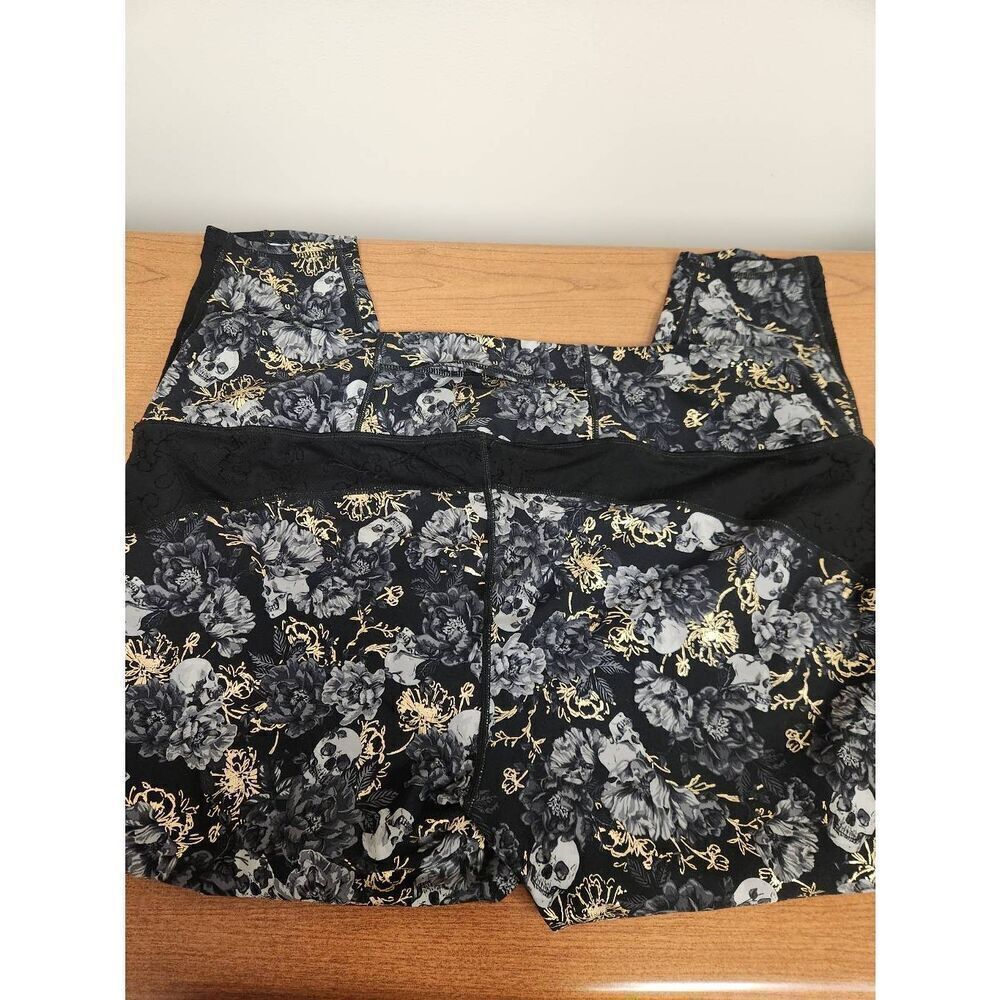 Torrid Lace Inset Legging Floral Skull Black 4. 42 waist, 25 inseam, 13 rise a - Picture 6 of 9